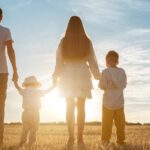 Psychotherapie Praxis Gößlinghoff für Kinder und Jugendliche Familie steht zusammen